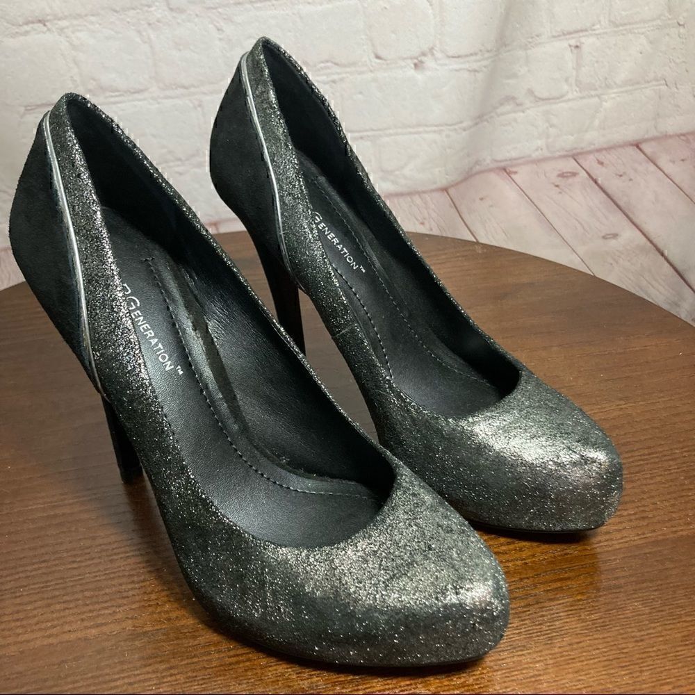 7 BCBGENERATION grey shimmery suede platform pumps